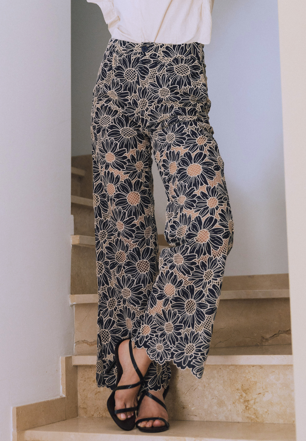 Pantalón bordado marino Lin
