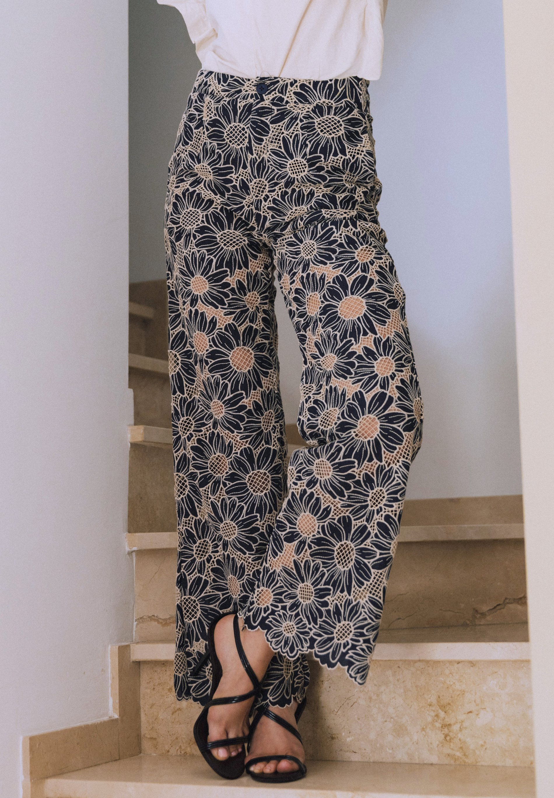 Pantalón bordado marino Lin