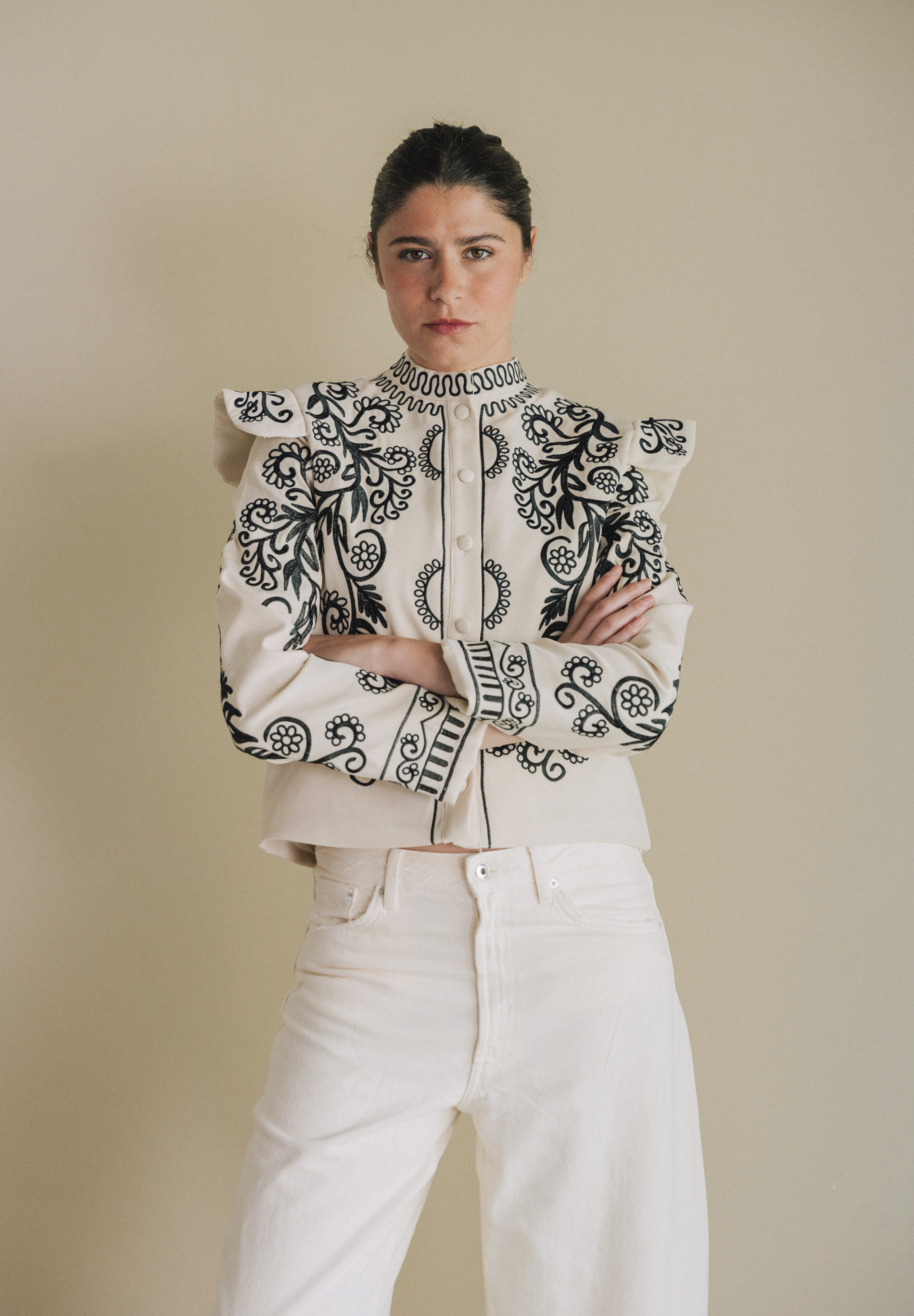 Chaqueta bordada Dox