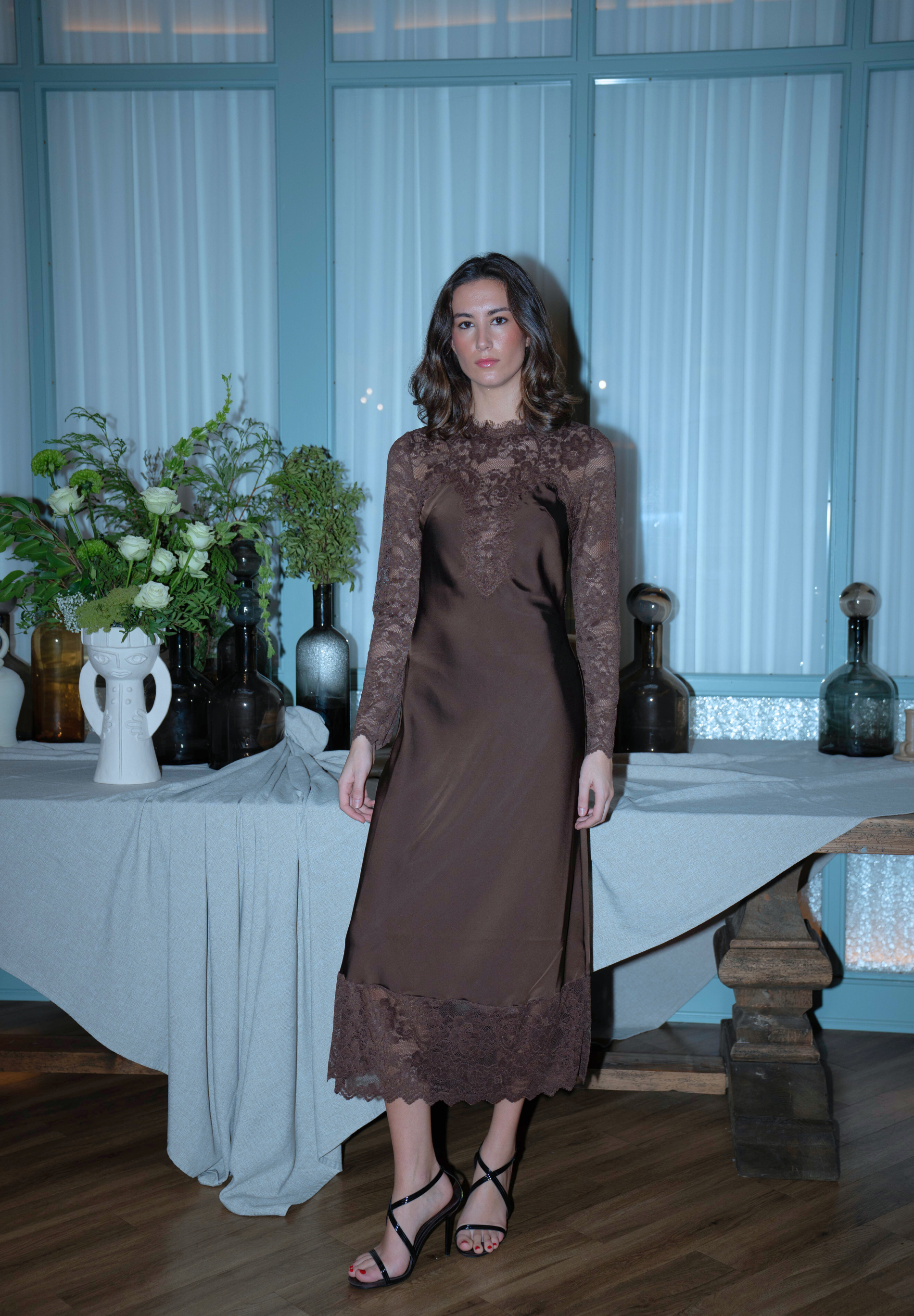 Vestido encaje chocolate Zaria