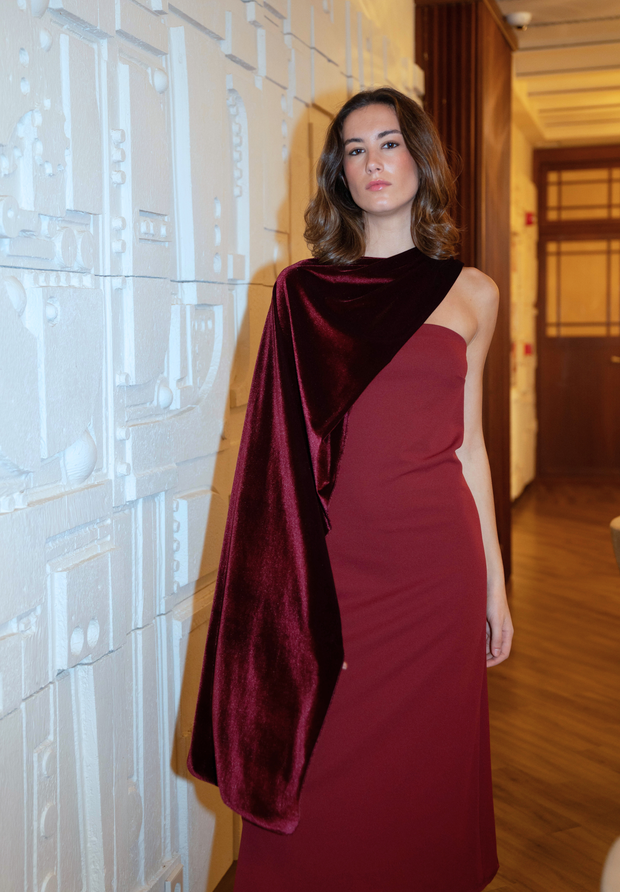 Capa de terciopelo burdeos Ovi