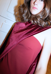 Capa de terciopelo burdeos Ovi