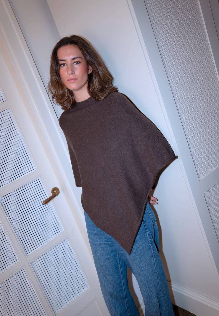 Poncho punto chocolate Evani