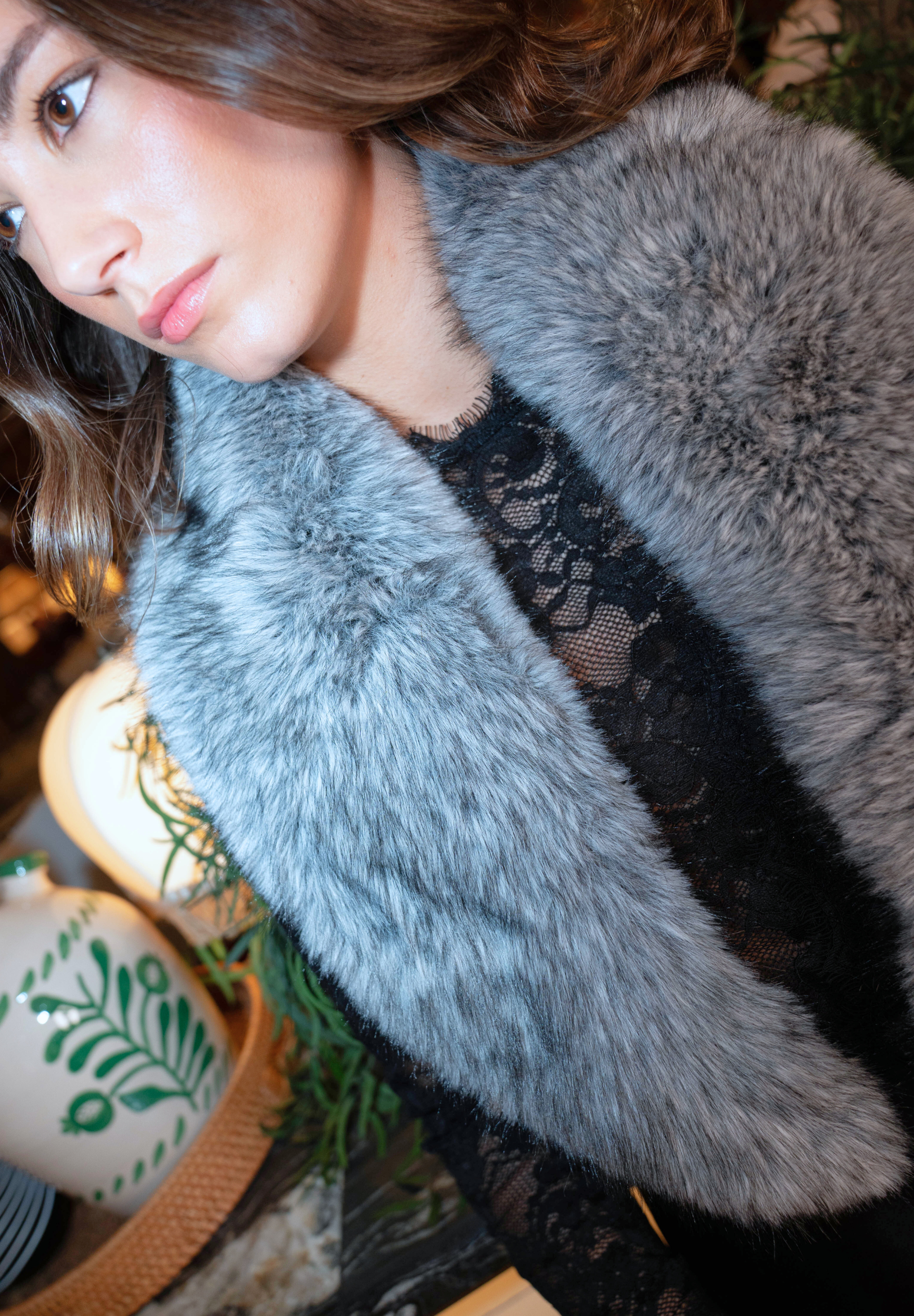 Cuello gris efecto pelo