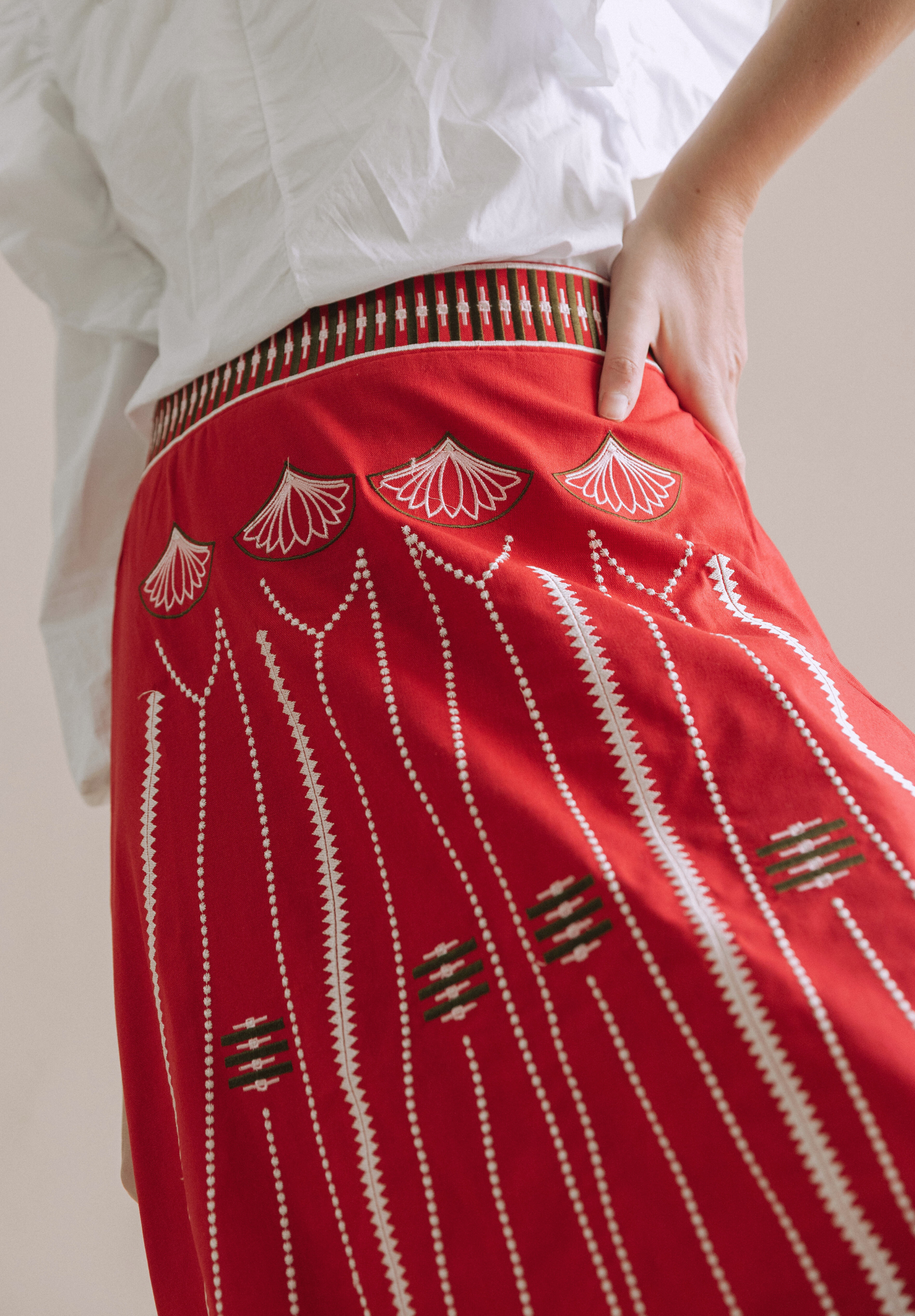 Falda midi bordada Relvin