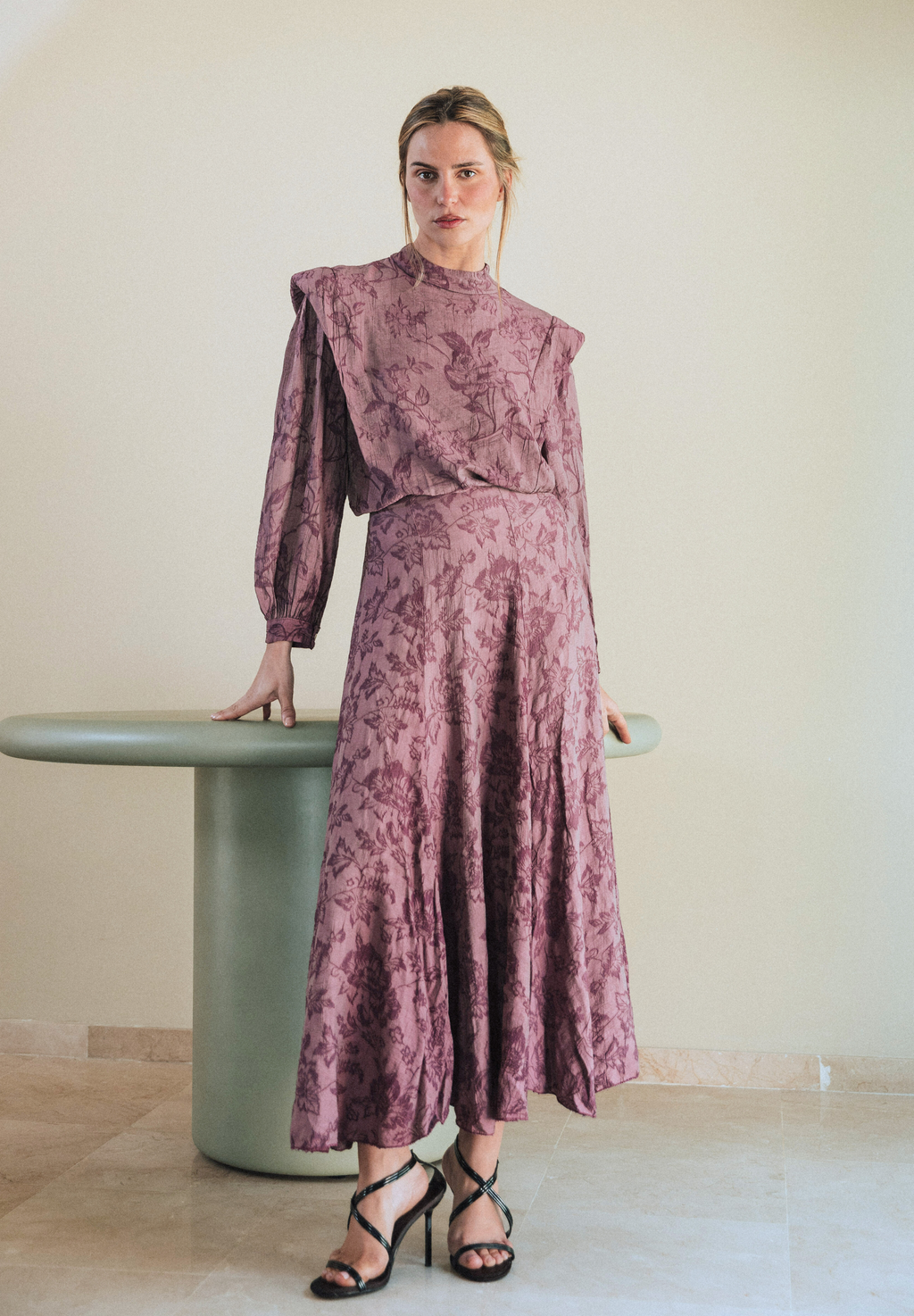 Falda bordada púrpura Árdea