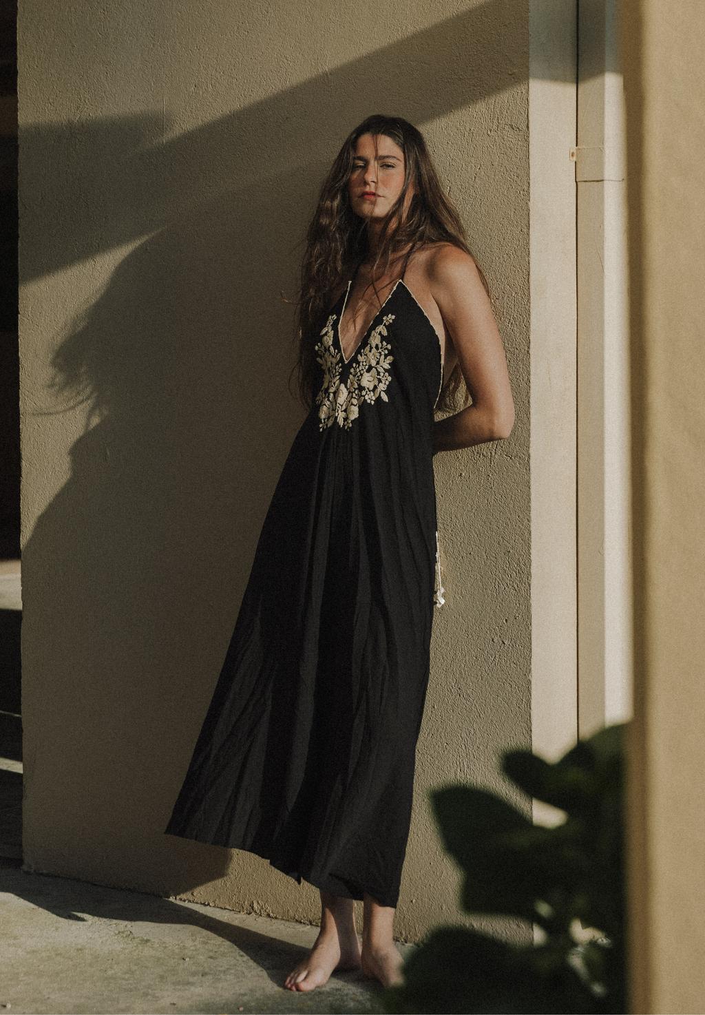 Vestido negro bordado Sol
