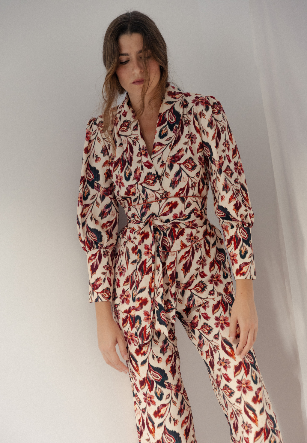 Blazer flores con fajín Kuta
