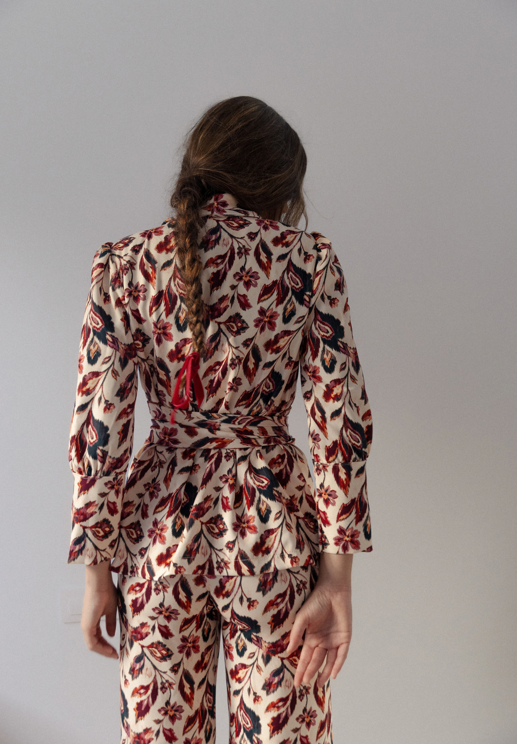 Blazer flores con fajín Kuta