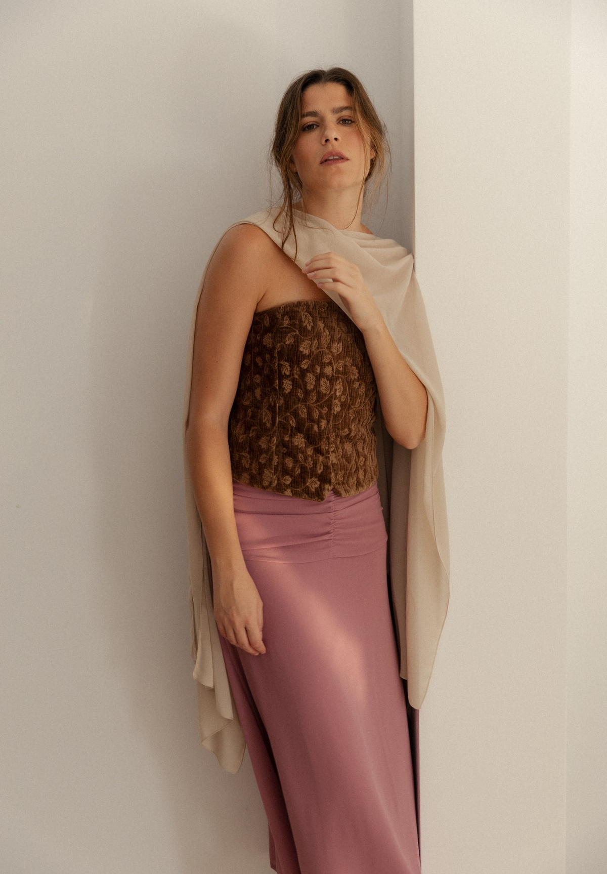 Falda midi rosa Elyne
