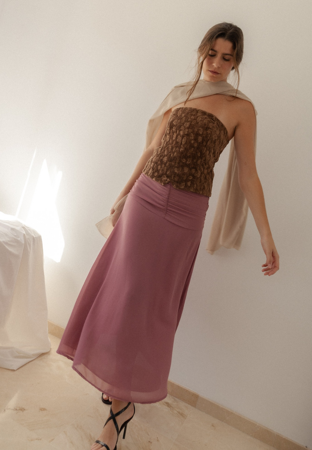 Falda midi rosa Elyne
